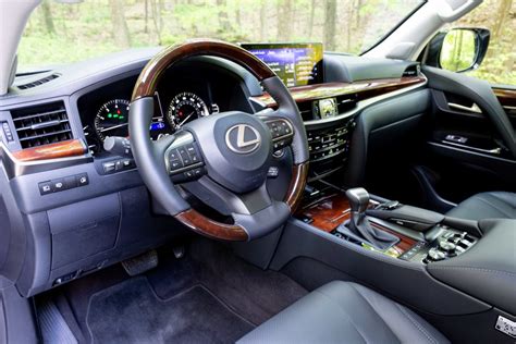 Big Lexus SUV is a luxurious and capable off-roader