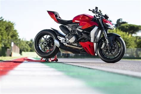 2022 Ducati Streetfighter V2 Images [HD]: Photo Gallery of 2022 Ducati ...