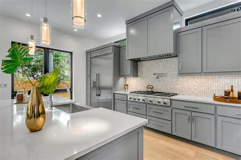 What Color Backsplash Goes With Grey Cabinets | www.resnooze.com