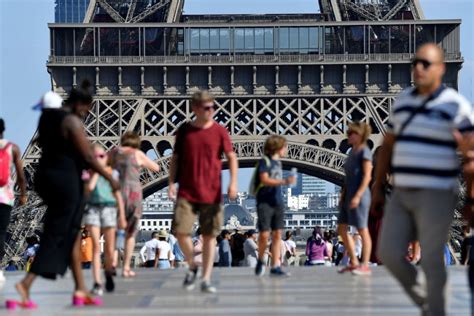 Why Is Eiffel Tower Closed? Thousands of Tourists Frustrated As Employees Strike - Newsweek