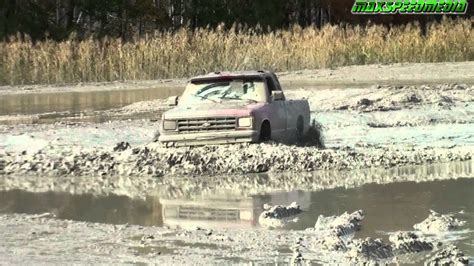 Mud Bogging in Michigan - YouTube