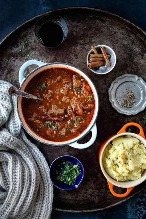 Kokkinisto - Beef Stew in Tomato Sauce - Supergolden Bakes