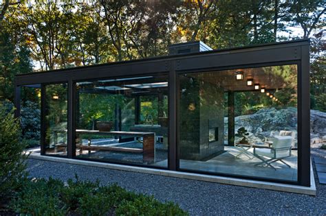 A Glass House In The Garden | CONTEMPORIST