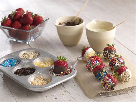 Chocolate Covered Strawberries Recipe | Driscoll's