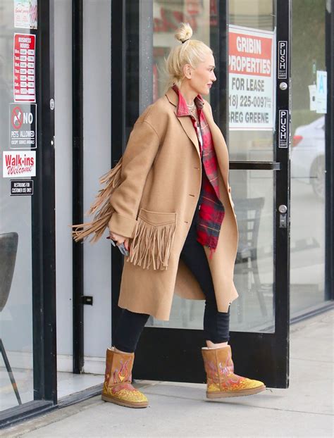 GWEN STEFANI Leaves a Nail Salon in Los Angeles 11/03/2022 – HawtCelebs