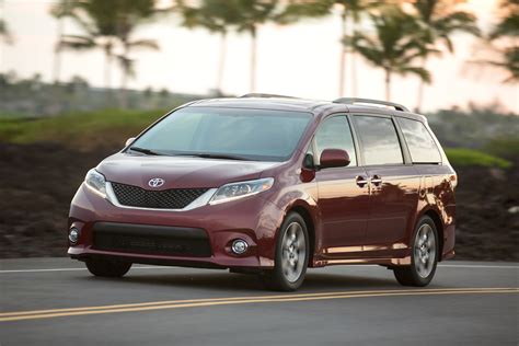 Toyota SIENNA XLE V6 AWD 7-Passenger 2017 - International Price & Overview