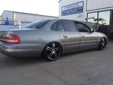 2001 Holden Statesman V8 Whii - BoostCruising