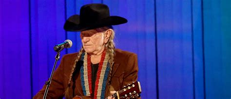 Willie Nelson Announces Decision To Quit Smoking Marijuana | The Daily ...