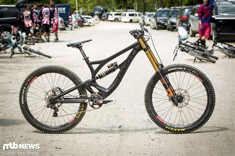 Downhill-Review: Fox 40, DHX2 und Float X2 im Test