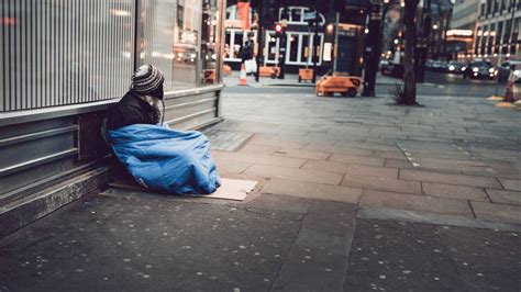 10 Easy Ways to Help Homeless People In London During Winter