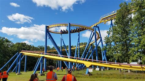 A view of Nitro you don't see very often. What a helix! (SFGAd) : rollercoasters