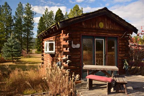 This Tiny Cabin On The Payette River In Idaho Is A Tranquil Escape