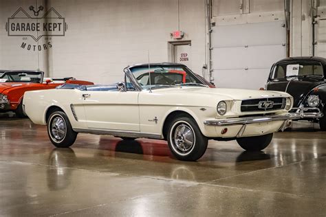 1965 Ford Mustang Convertible Is Not Exactly Wimbledon White, Comes Very Close - autoevolution