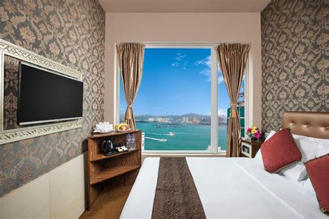 11 Hong Kong Hotels with Harbour Views That Are Simply GORGEOUS!!!