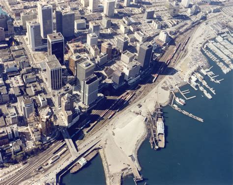 Coal Harbour & Downtown Vancouver 1980 : r/vancouver