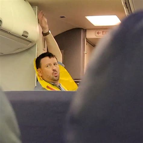 Video Flight attendant puts on a show for passengers with a theatrical ...