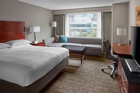 MARRIOTT DOWNTOWN AT CF TORONTO EATON CENTRE - Hotel Reviews, Photos, Rate Comparison - Tripadvisor