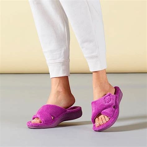 Best Slippers With Arch Support - Slippers for Plantar Fasciitis