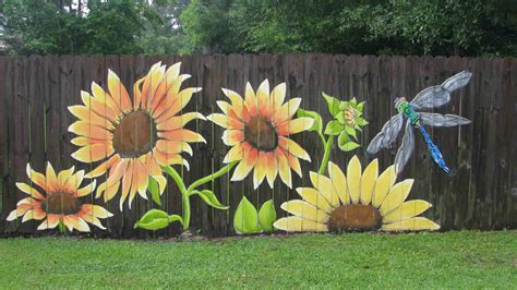 15 Eye-Catching Backyard Fence Paint Ideas to Revamp Your Outdoor Space