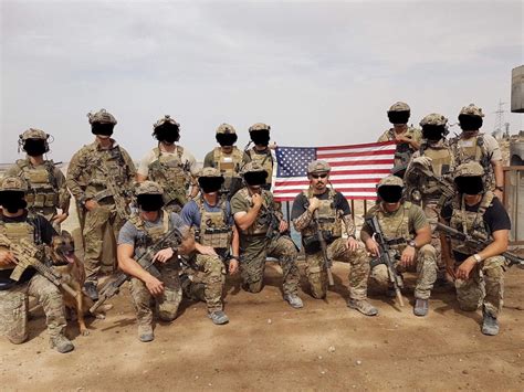 US Special Operations Forces pose for a group photo in Syria : r/syriancivilwar