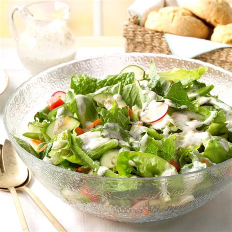 Green Salad with Dill Dressing Recipe: How to Make It