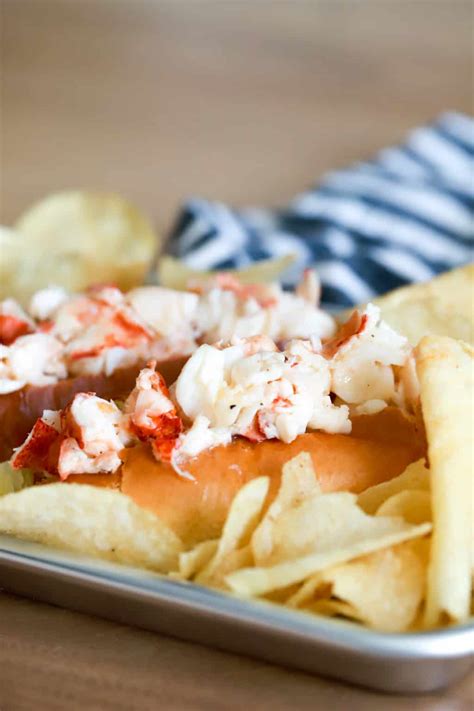 Connecticut Lobster Roll Recipe - My Therapist Cooks