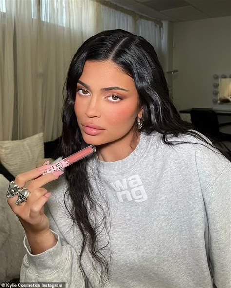 Kylie Jenner achieves a 'cozy glam' look with just a liquid lipstick and her go-to sweatshirt ...