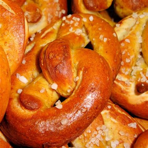 German Pretzel Recipe (without lye) – Oma's Soft Bavarian Laugenbrezel ...