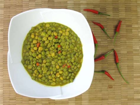 Traditional Curry Pigeon Peas Recipe. | CaribbeanPot.com | Caribbean ...