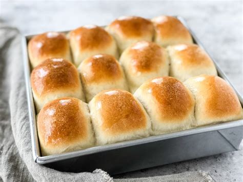 Homemade Bread Machine Dinner Buns - A Pretty Life In The Suburbs