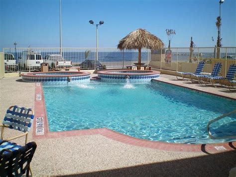 Best Price on Holiday Inn Express Hotel Galveston West-Seawall in Galveston (TX) + Reviews!