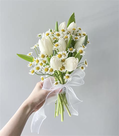 Tulip and Daisy bridal bouquet | Wedding | Bride | Bridesmaid | ROM | Engagement | ROM flow ...