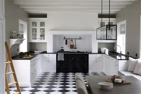 19 Inspiring white kitchen cabinets with black countertops - COCO ...