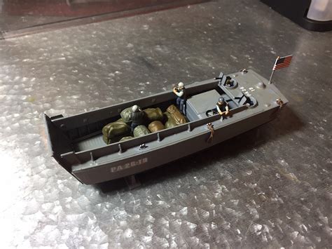 LCVP Landing Craft & 3 Crew -- Plastic Model Military Ship Kit -- 1/72 Scale -- #79995 pictures ...