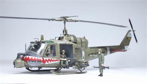 Pro Built Model UH-1C Huey Frog Gunship /w 04 Crews Vietnam - Etsy