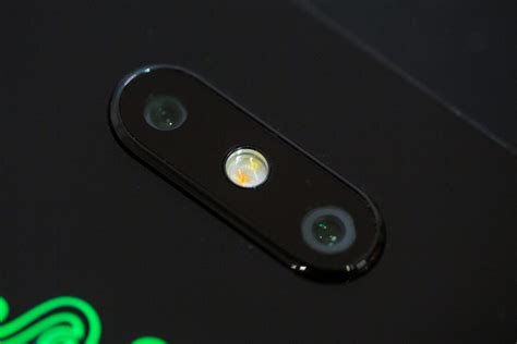 Check out the Razer Phone 2 and its chic boxy frame - CNET