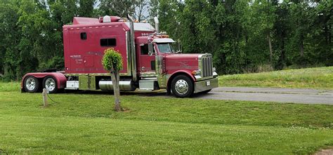 2006 Peterbilt 379 Ultra with 144 Inch ARI Legacy Custom Sleeper - 0444 :: ARI Legacy Sleepers