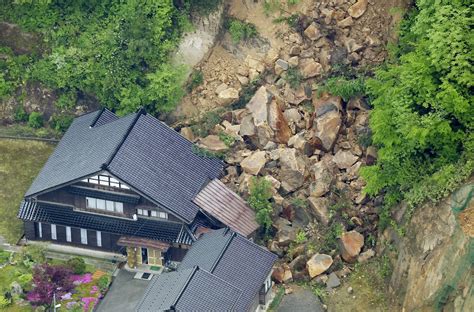 Aftershocks shake Japan day after strong earthquake killed 1 | Daily Sabah