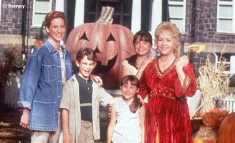 Cast of ‘Halloweentown’ Remembers Debbie Reynolds | mxdwn Movies