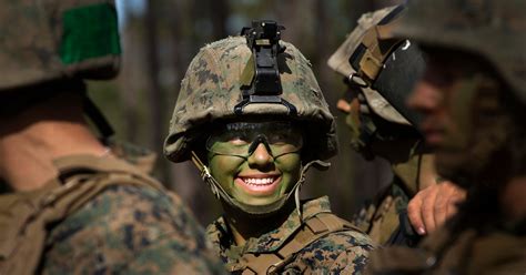 33 Powerful Photos Of Military Women Serving Their Country | HuffPost