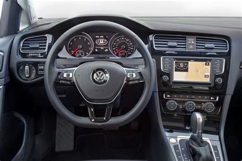 2016 Volkswagen Golf Review & Ratings | Edmunds