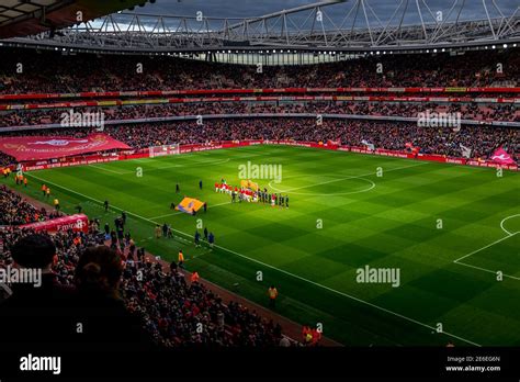 Arsenal emirates stadium at night hi-res stock photography and images - Alamy