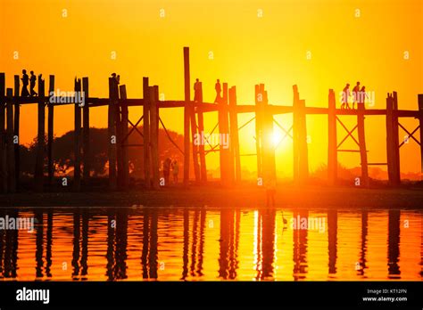 U bein bridge sunset Stock Photo - Alamy