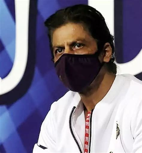 Pictures: Shah Rukh Khan enjoys the KKR vs MI match with Suhana Khan | Filmfare.com