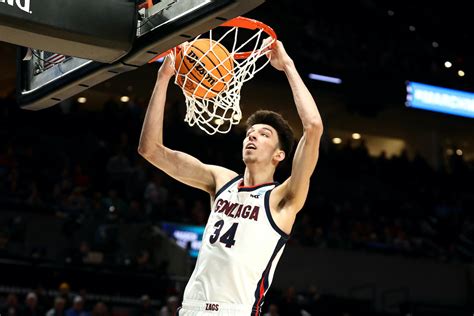 How Tall Is Gonzaga's Chet Holmgren and How Much Does He Weigh? - Sportscasting | Pure Sports