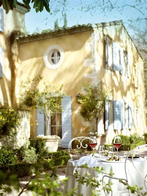 Generación invisible: Provencal style, France.