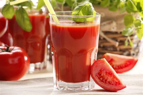 10 Benefits of Tomato Juice & 4 Tips How to Make it