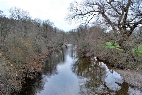 Upstream from Staverton Bridge © Paul Hutchinson cc-by-sa/2.0 :: Geograph Britain and Ireland