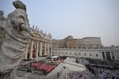 Pope Benedict XVI funeral: Pope Francis leads funeral for predecessor ...