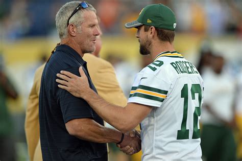 Favre: Let Aaron Rodgers 'play his game'